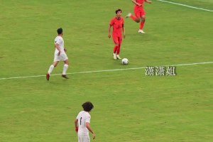 狠人！实拍：塔吉克斯坦球员不断