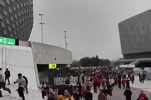 提前离场的成都蓉城球迷听说进球